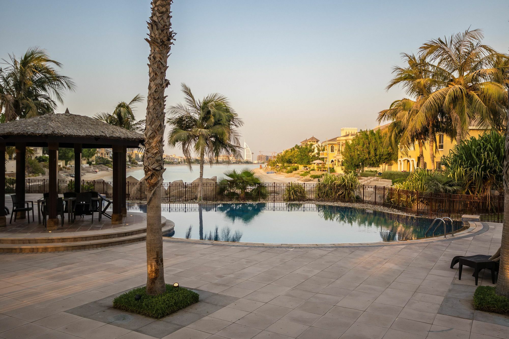 Yanjoon Holiday Homes - Palm Jumeirah Frond A Villas Ντουμπάι Εξωτερικό φωτογραφία