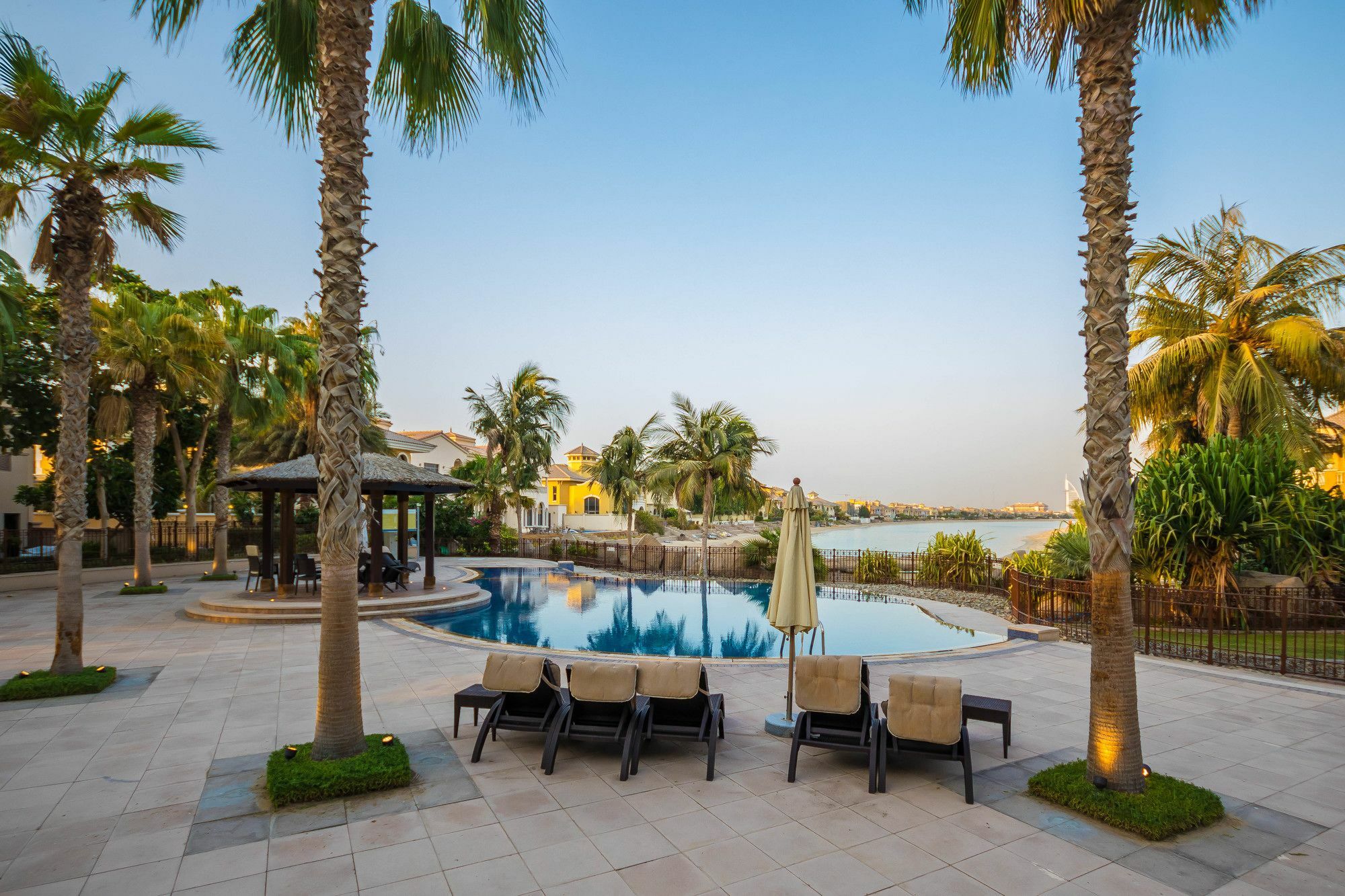 Yanjoon Holiday Homes - Palm Jumeirah Frond A Villas Ντουμπάι Εξωτερικό φωτογραφία
